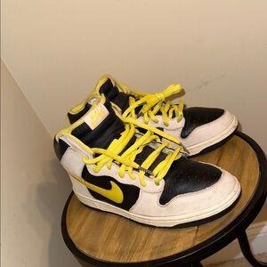 Nike SB Miss Piggy Dunks